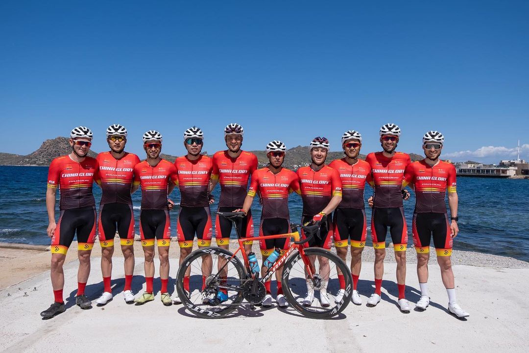 14 China Glory Cycling team photo