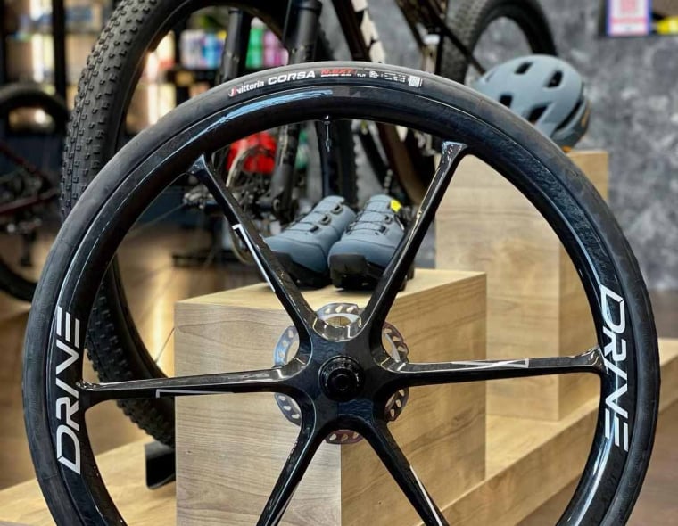 6-spoke carbon wheelset