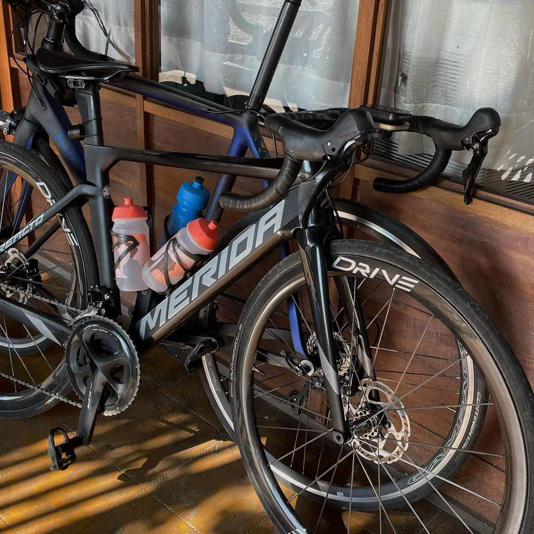 Black carbon fiber Merida Reacto road bike
