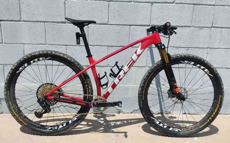 jorgebike1 A red 9.6kg Trek hardtail MTB with carbon wheels