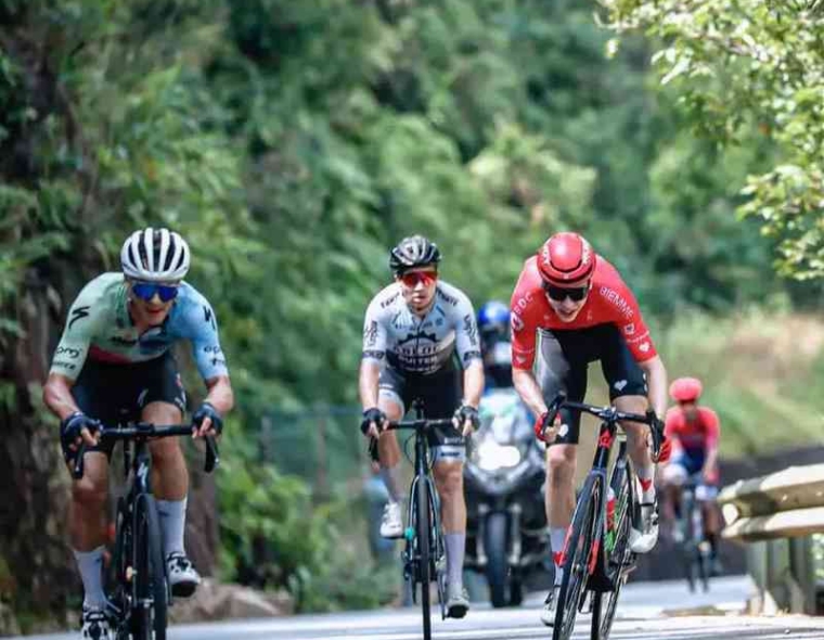 szybkimichal HRE Mazowsze Serce Polski racing in the Tour of Hainan