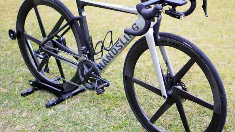 compo_de_ring A Handsling aero road bike with Velo Six wheels