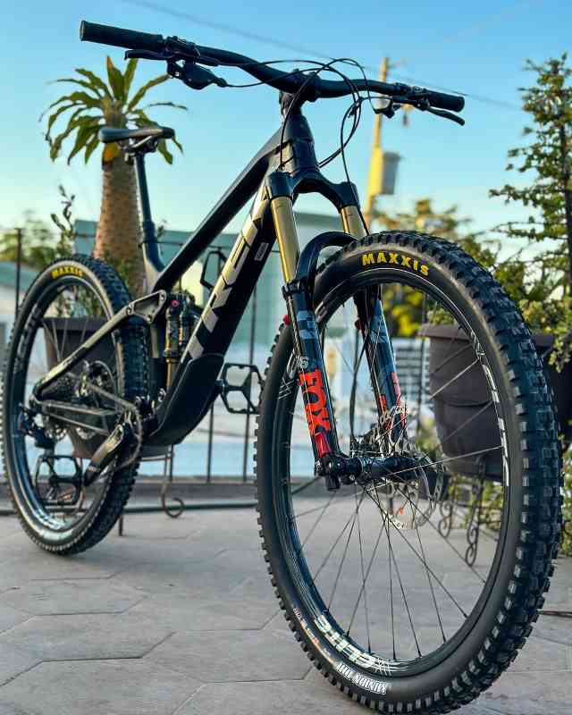 jose_adrian__ A Trek full-suspension soft tail mountain bike