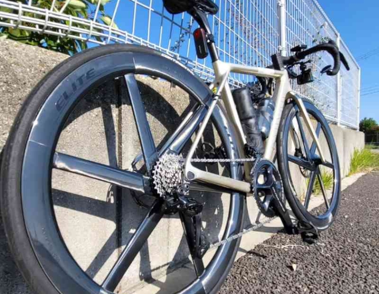 k_a_t_u_o_k_u A Canyon aero disc brake bike with new full carbon wheels