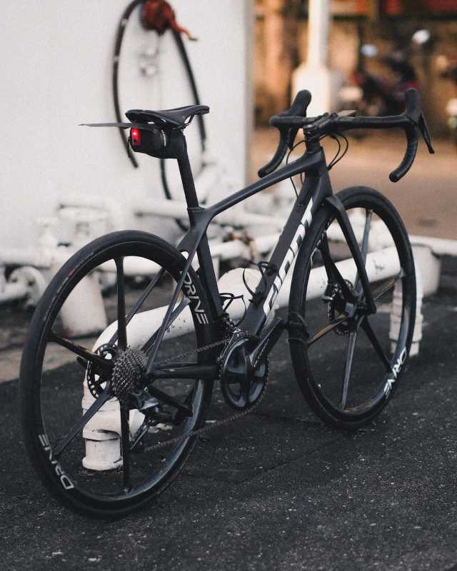 8 A Giant TCR with six spoke full carbon wheels