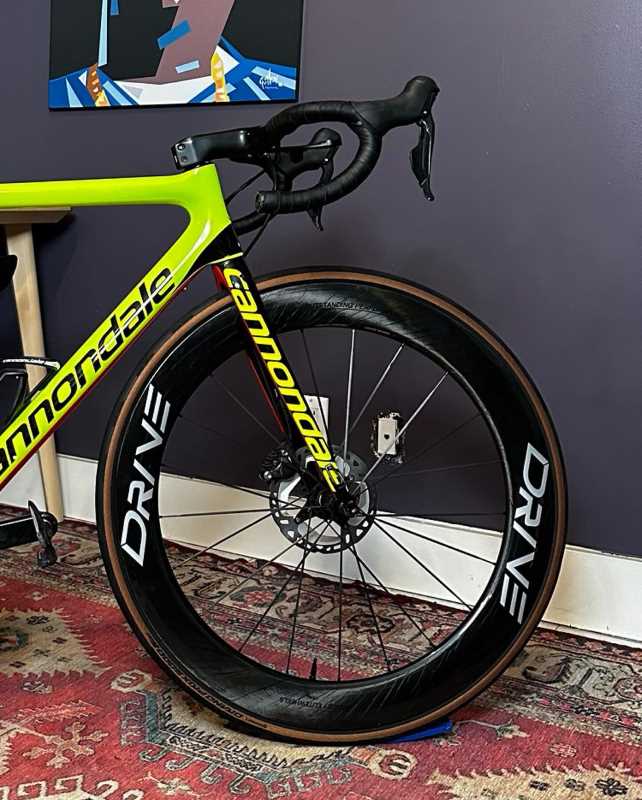 3 A Cannondale crit bike with deep section aero wheels