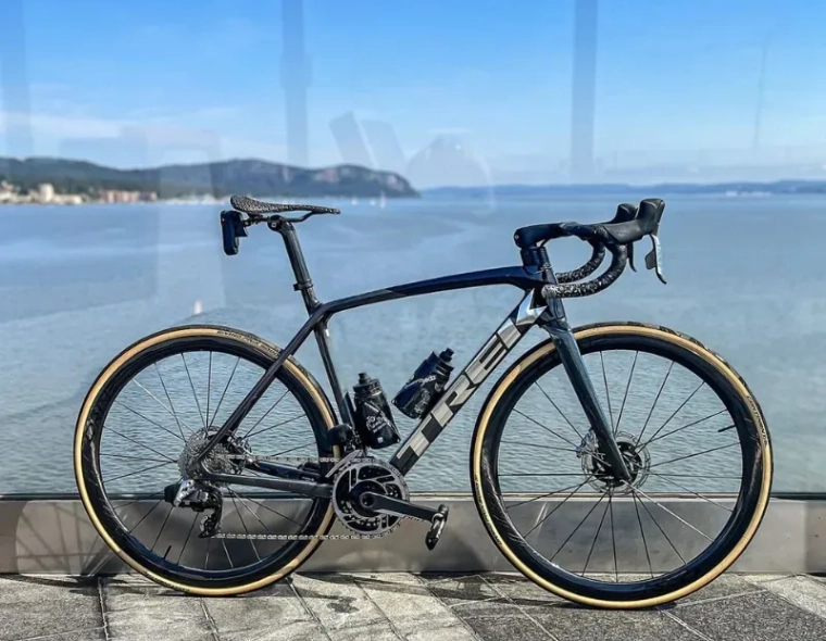 Drive 40D Disc Brake Wheels with Black Decals on a Black Trek Road Bike