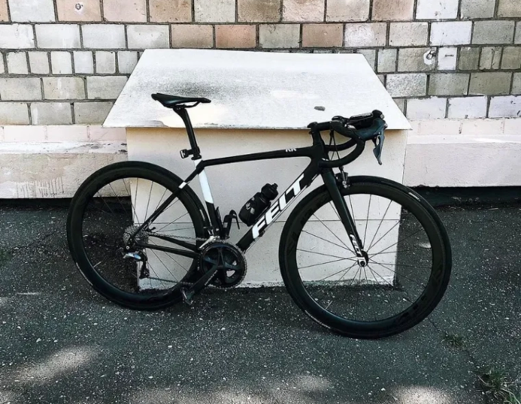 A Black Felt Road Bike with aElitewheels Marvel 50V Rim Brake Carbon Wheelset