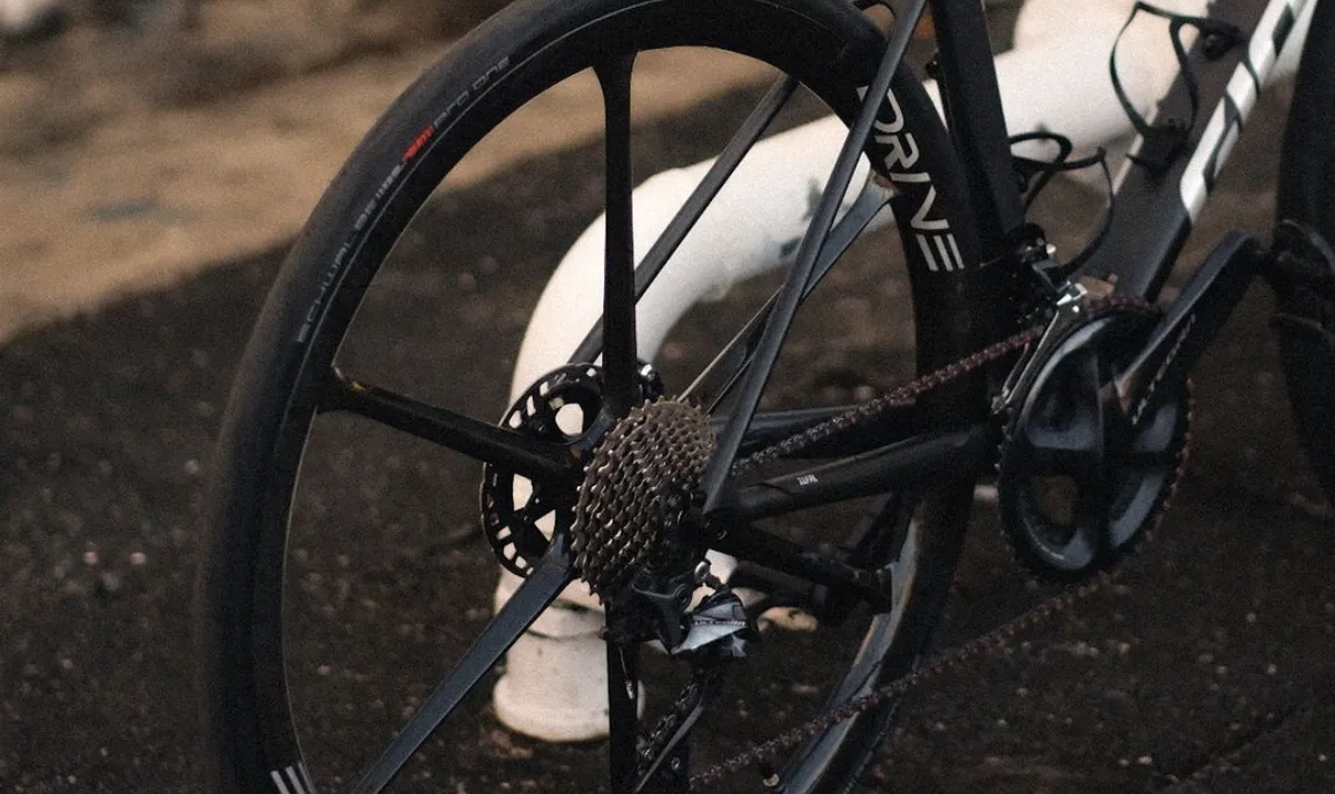 1 Thru Axle vs. Quick Release: Which is Right for You?
