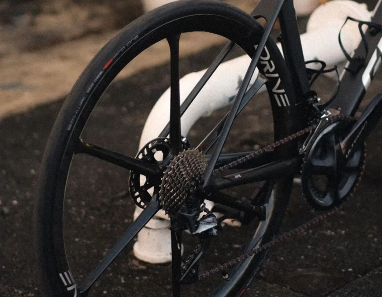1 Thru Axle vs. Quick Release: Which is Right for You?